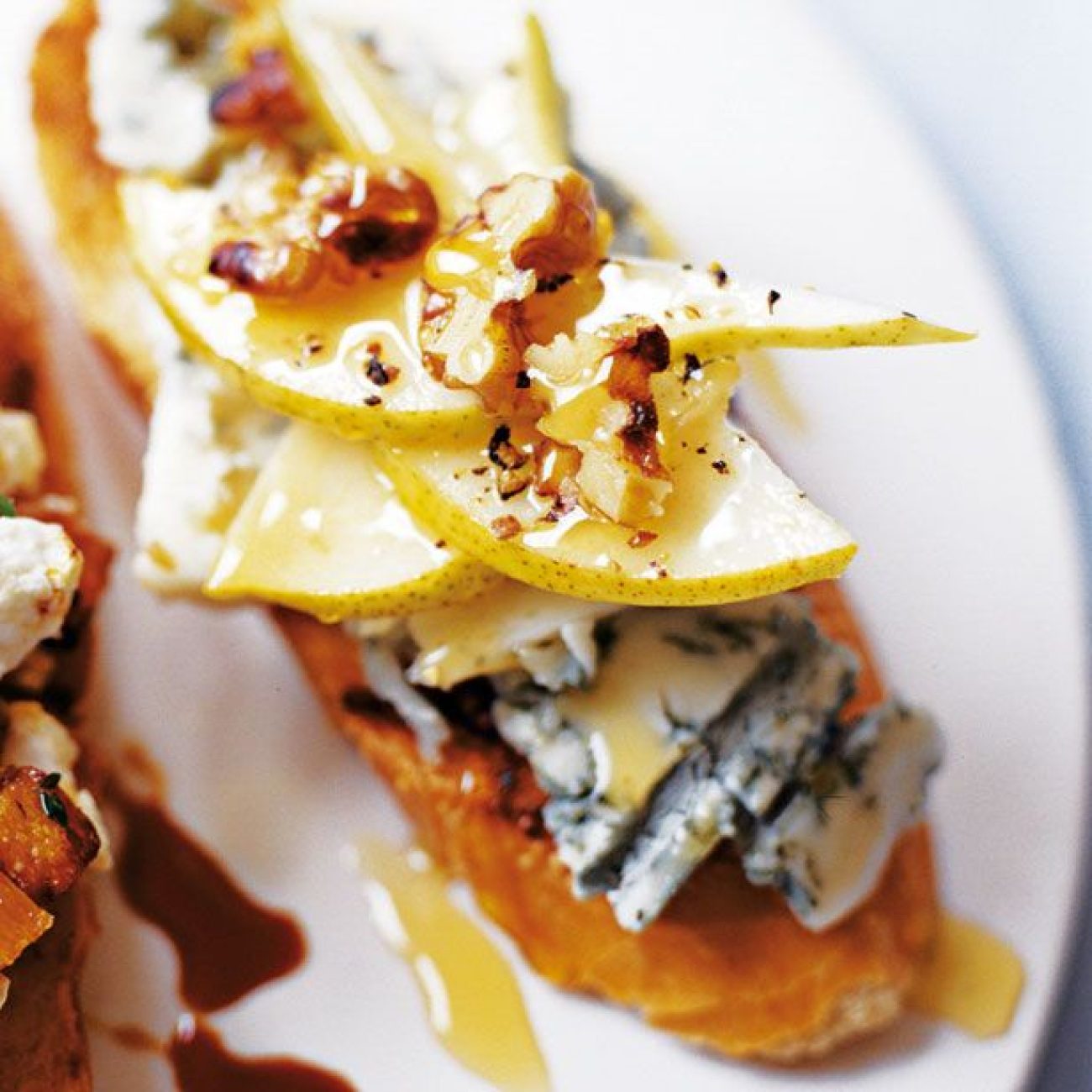 Gorgonzola Canapes