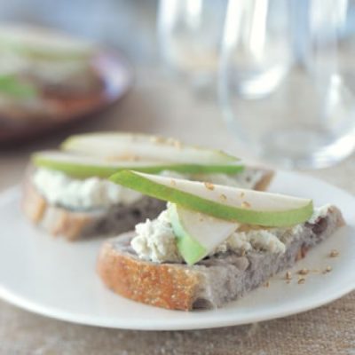 Gorgonzola Pear Crostini