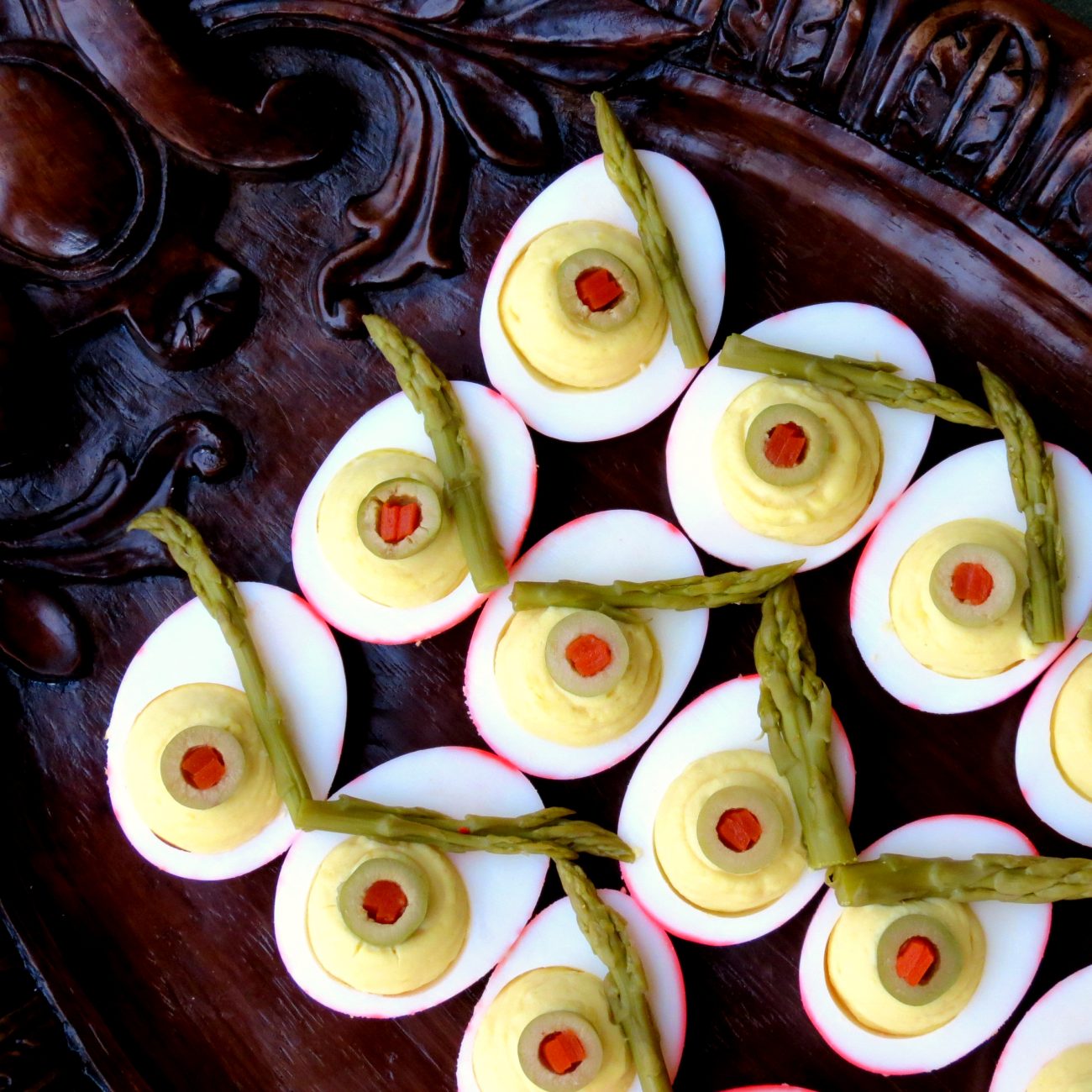 Halloween-Inspired Creepy Eyeball Treats