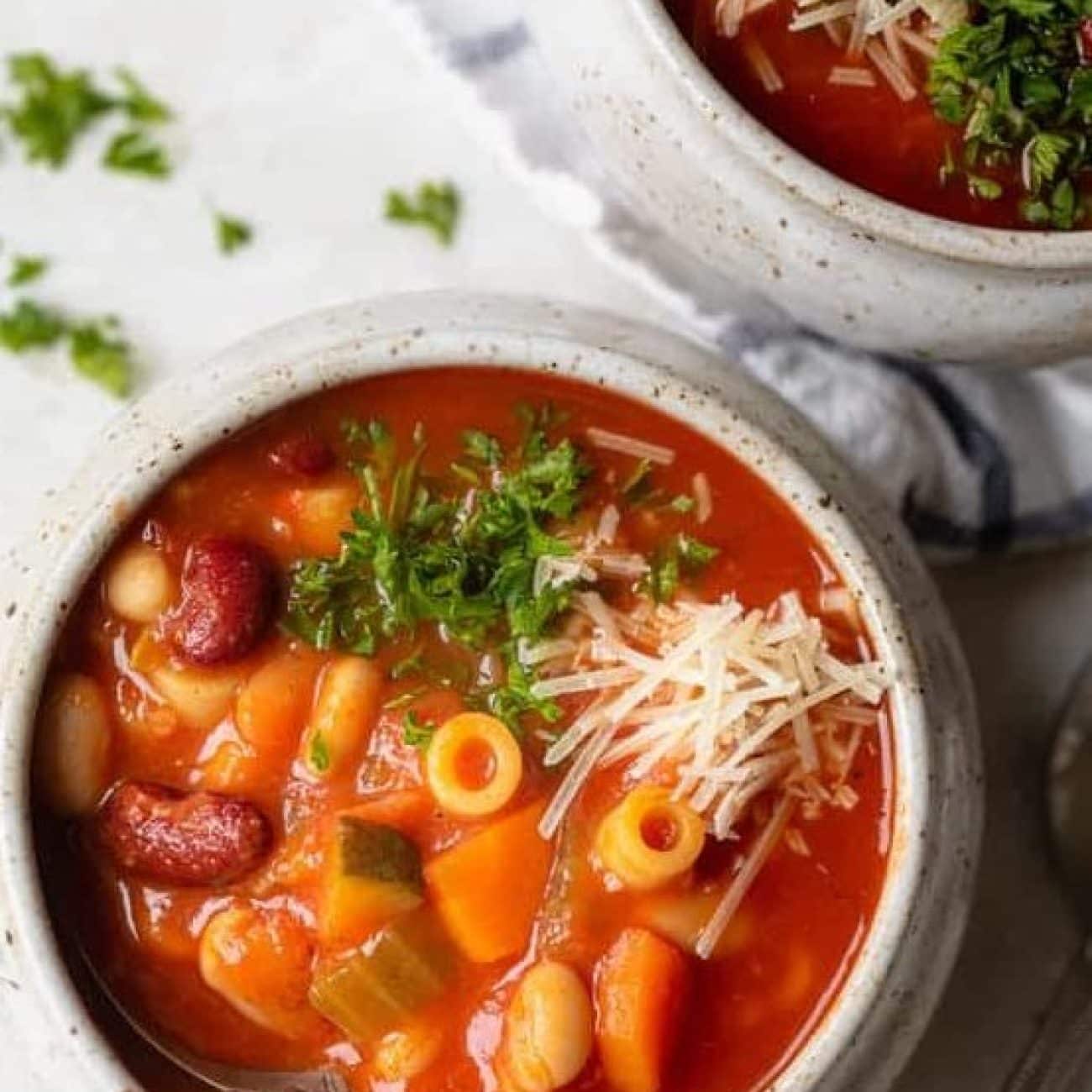 Hearty Vegetarian Minestrone Soup: A Flavorful and Nutritious Meal