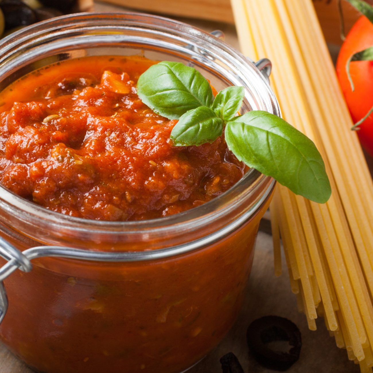 Homemade Tomato Basil Sauce for Pizza: A Flavorful Recipe