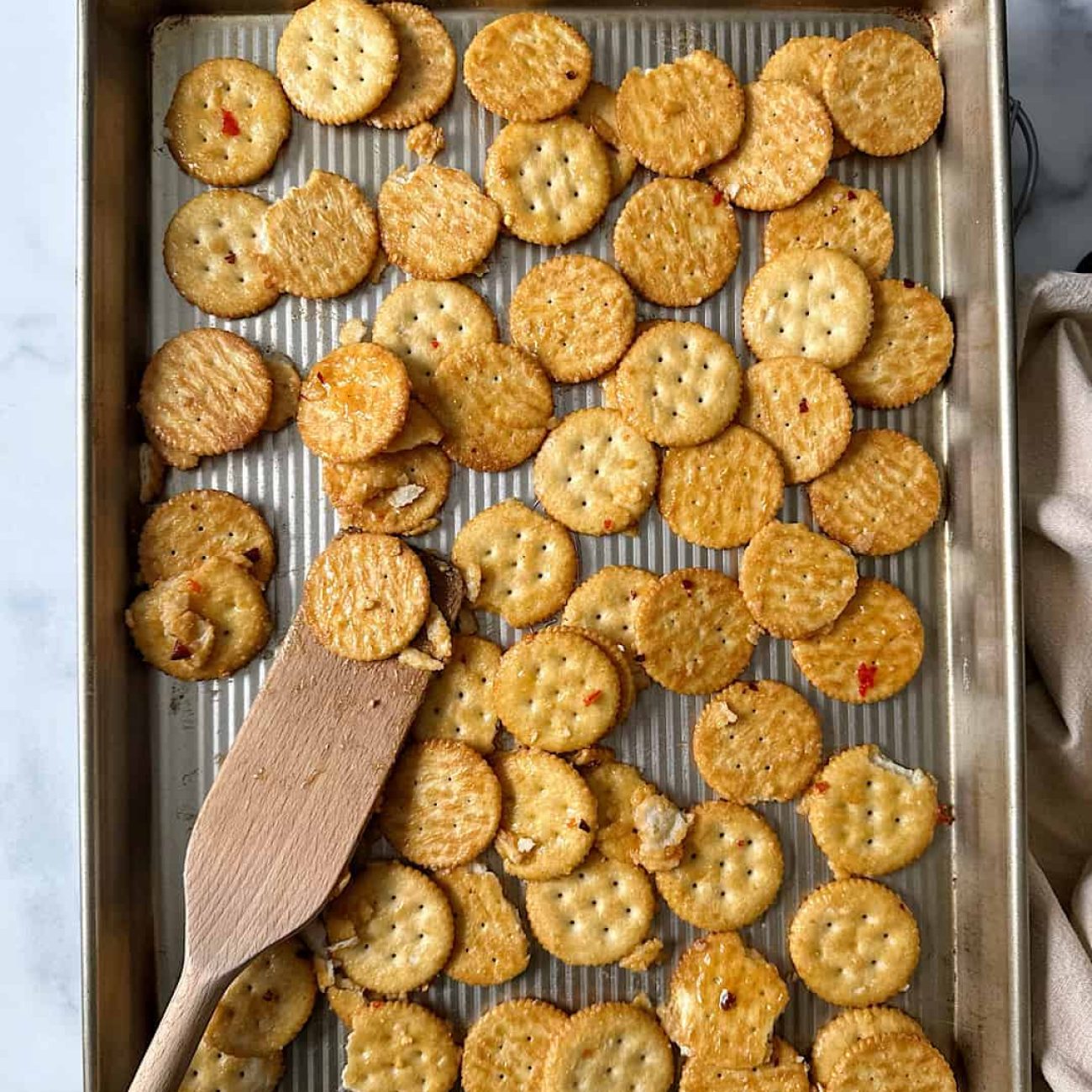 Lauras Spicy Pepper Crackers