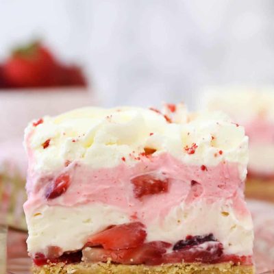 Layered Strawberry Cheesecake Delight: A Trifle Recipe