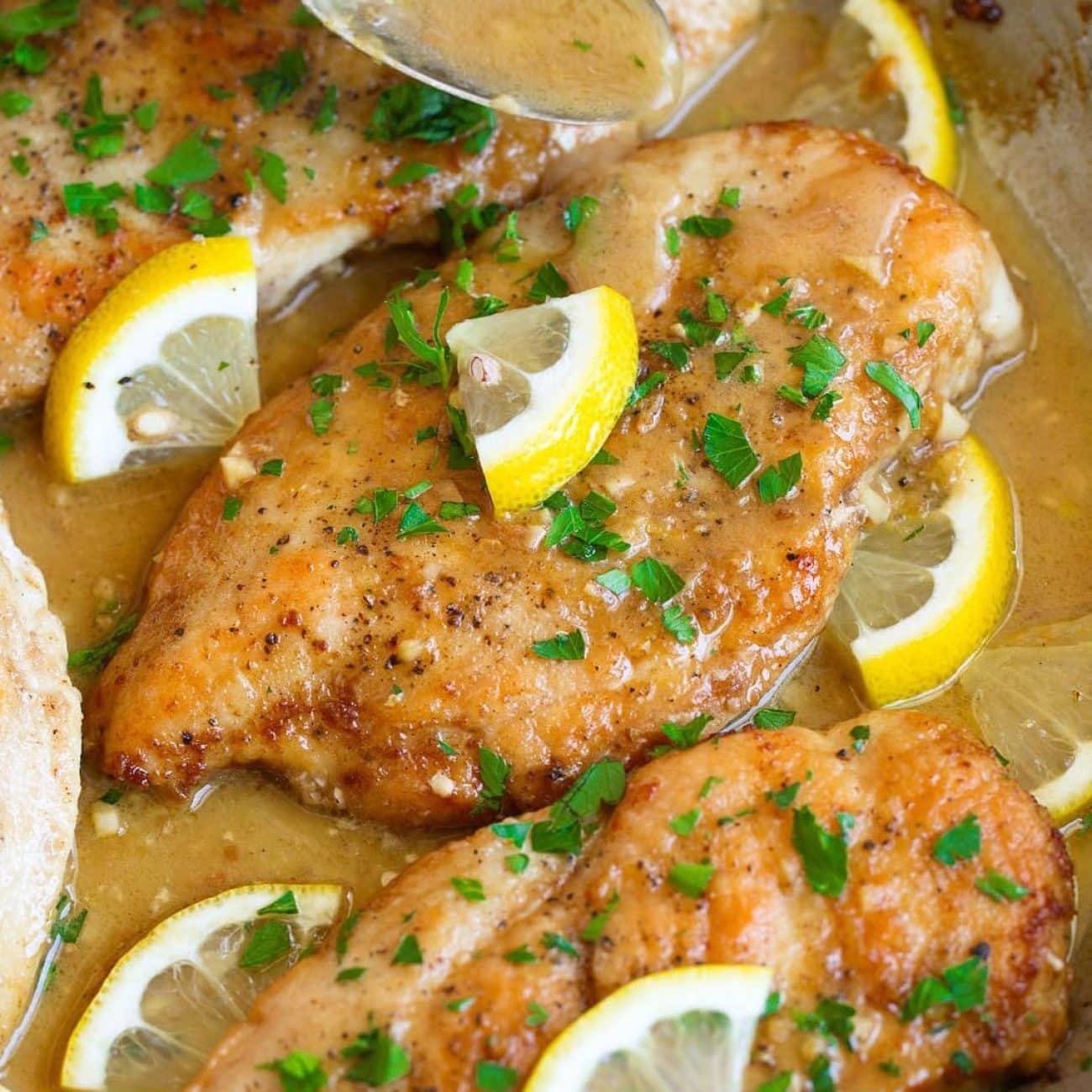 Lemon-Parsley Skillet Chicken: A Juicy and Flavorful Recipe