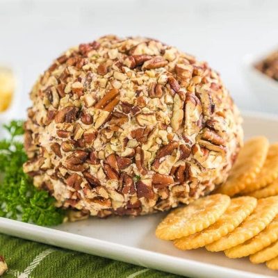 Lesleighs Pineapple Cheese Ball