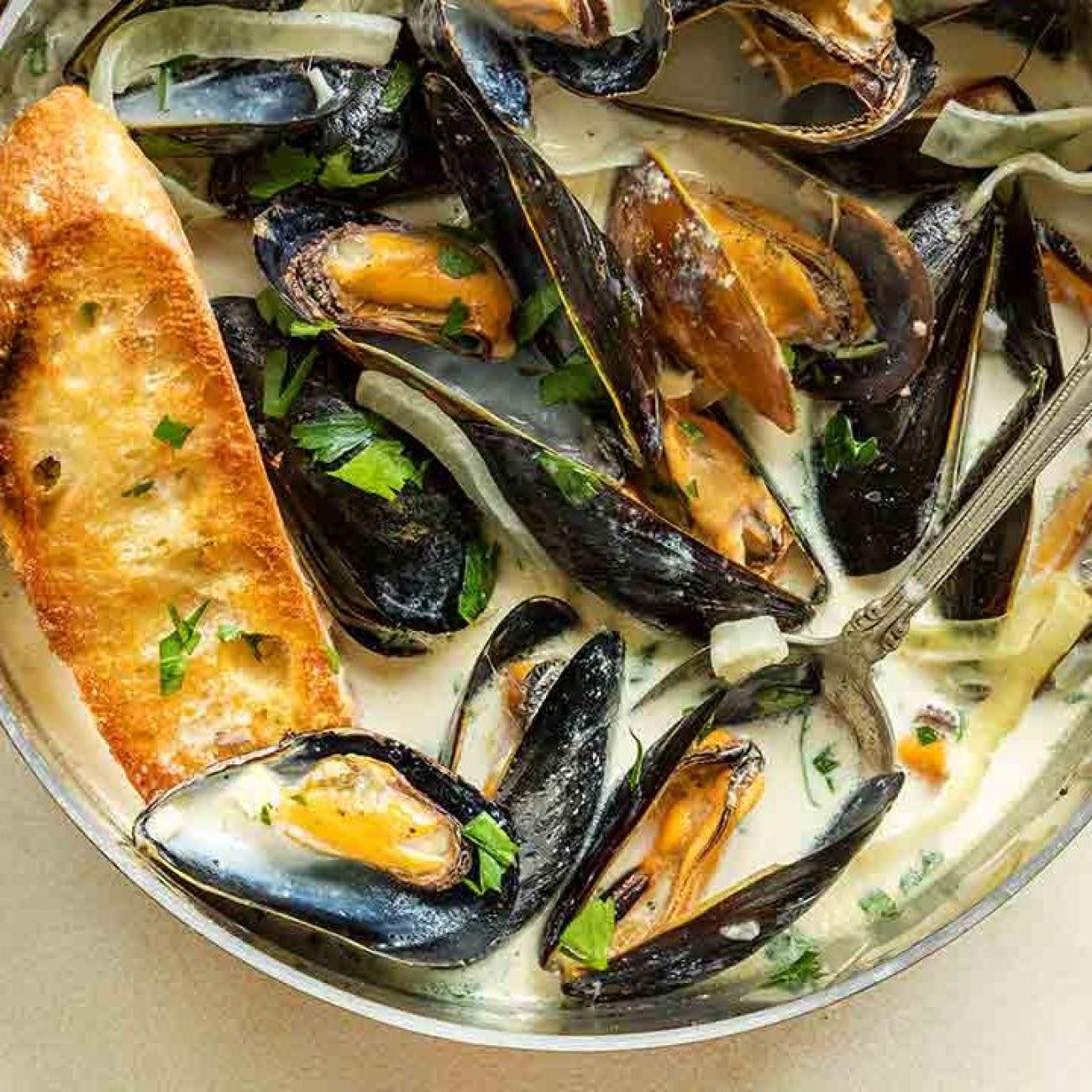 Mussels W/White Wine And Creme Fraiche