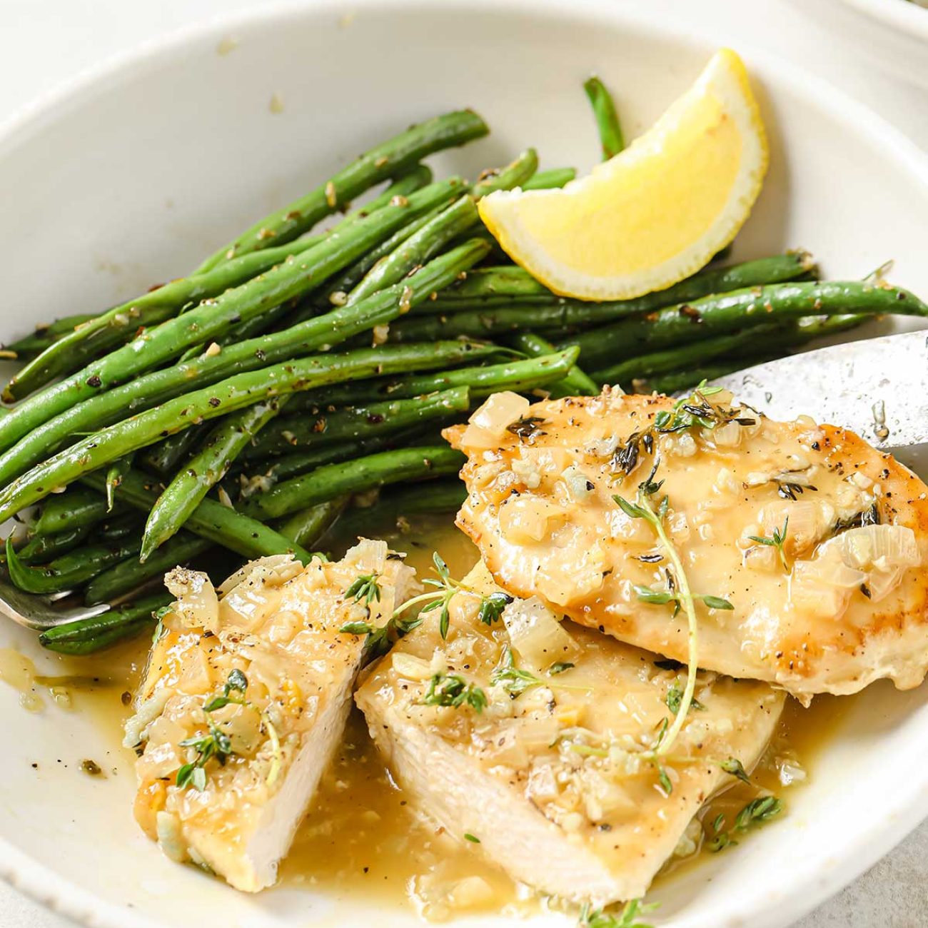 One-Pan Juicy Chicken Breast with Crisp Green Beans