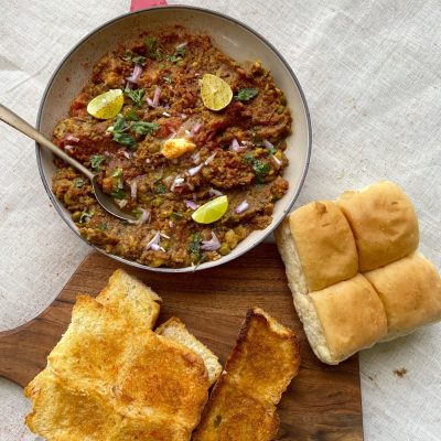 Pao Bhaji Vegetables On Rolls