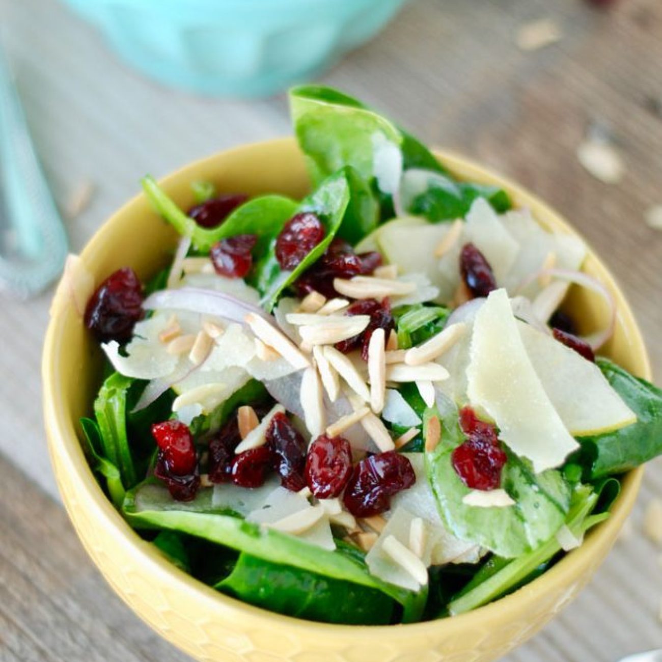 Pear and Almond Spinach Salad: A Crunchy Delight