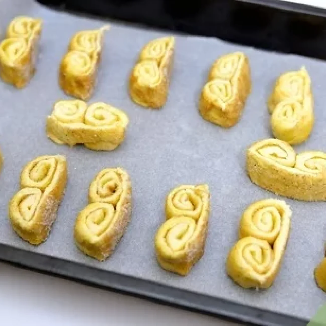 Pesto Crescent Palmiers