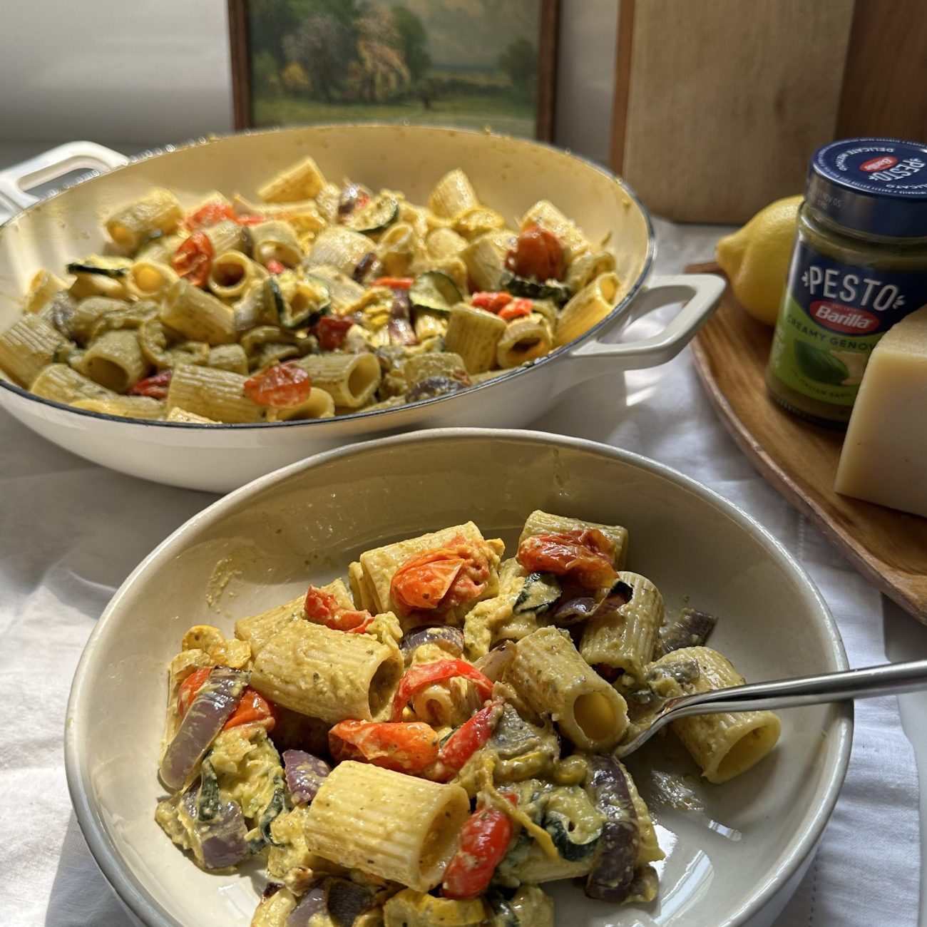 Pesto Pasta With Mushrooms, Onions, And Red