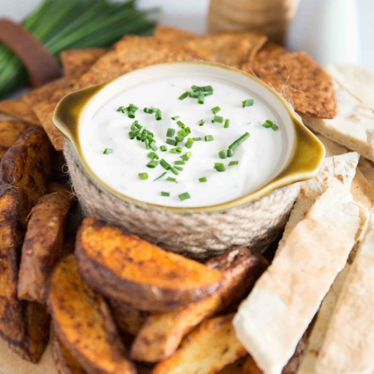 Potato Wedges With Sour Cream Dip