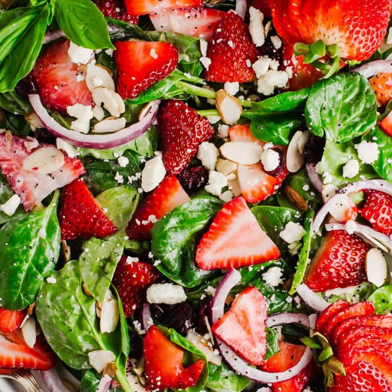 Raspberry and Spinach Salad Delight: A Fresh Twist on Greens