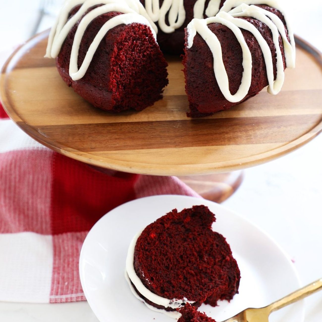 Red Velvet Pudding Cake