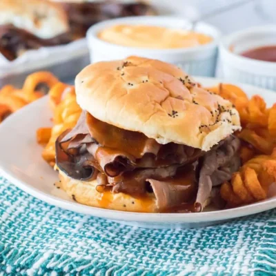 Roast Beef Sliders With Chipotle Sauce