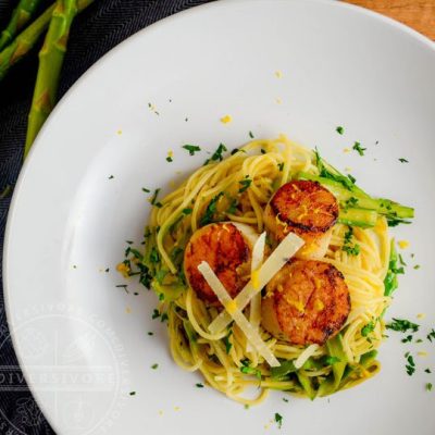 Scallops On Asparagus Spears With Wine