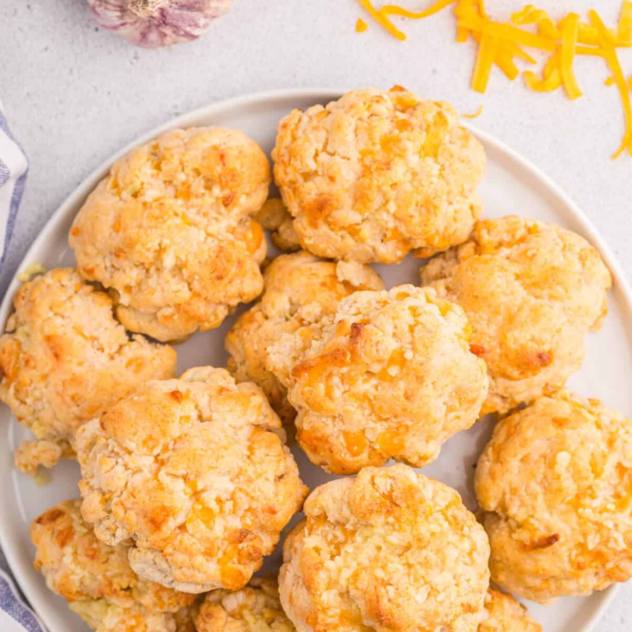 Skinny Cheesy Garlic Biscuits