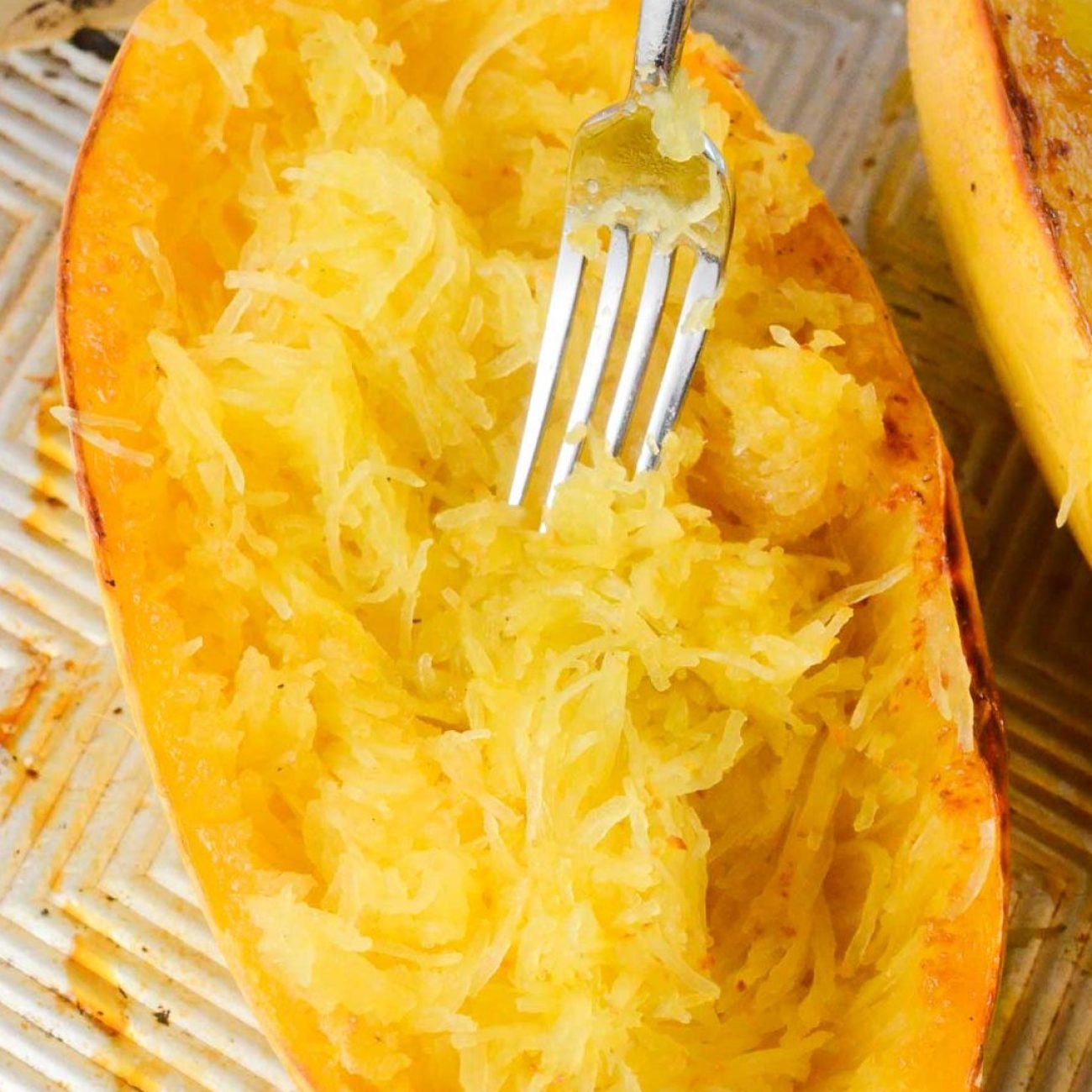 Southwest-Style Stuffed Spaghetti Squash: A Flavorful Vegetarian Delight