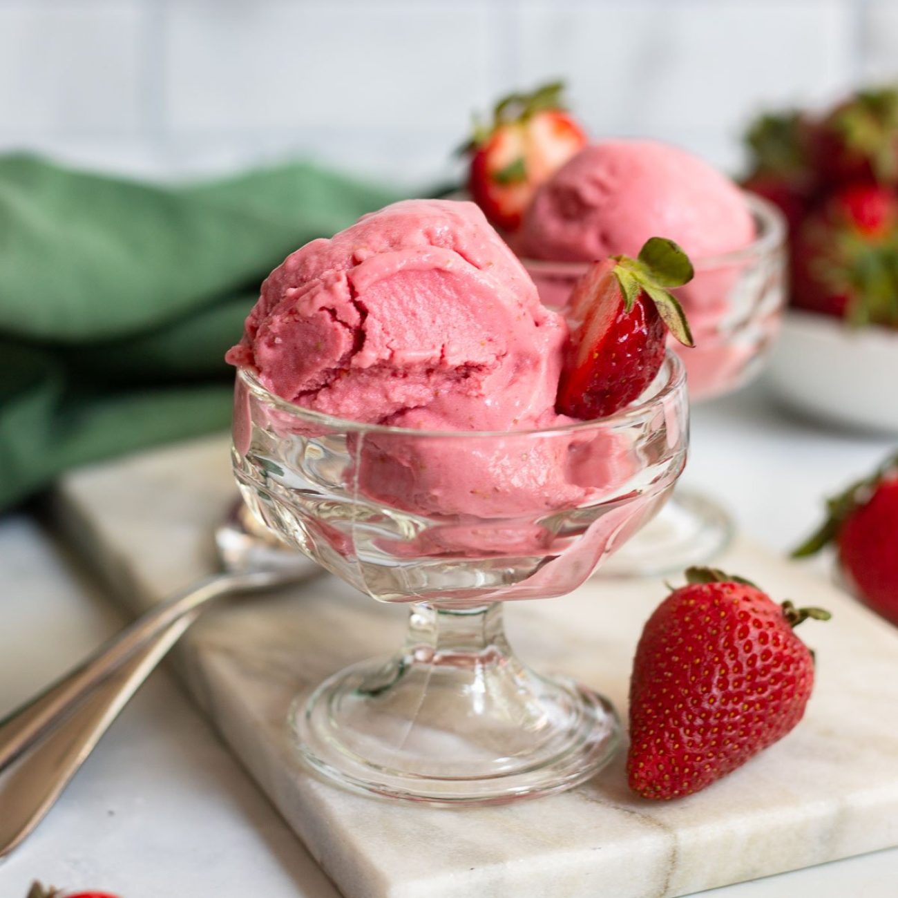 Strawberry Delight with Creamy Yogurt Sauce