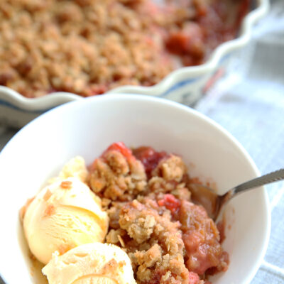 Ultimate Strawberry Rhubarb Crumble Pie Recipe